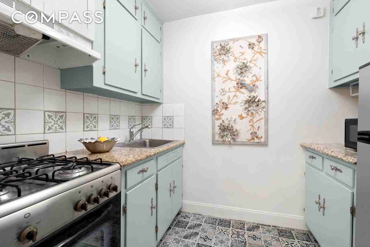 330 E 80th St #2F - Photo 5 of 6