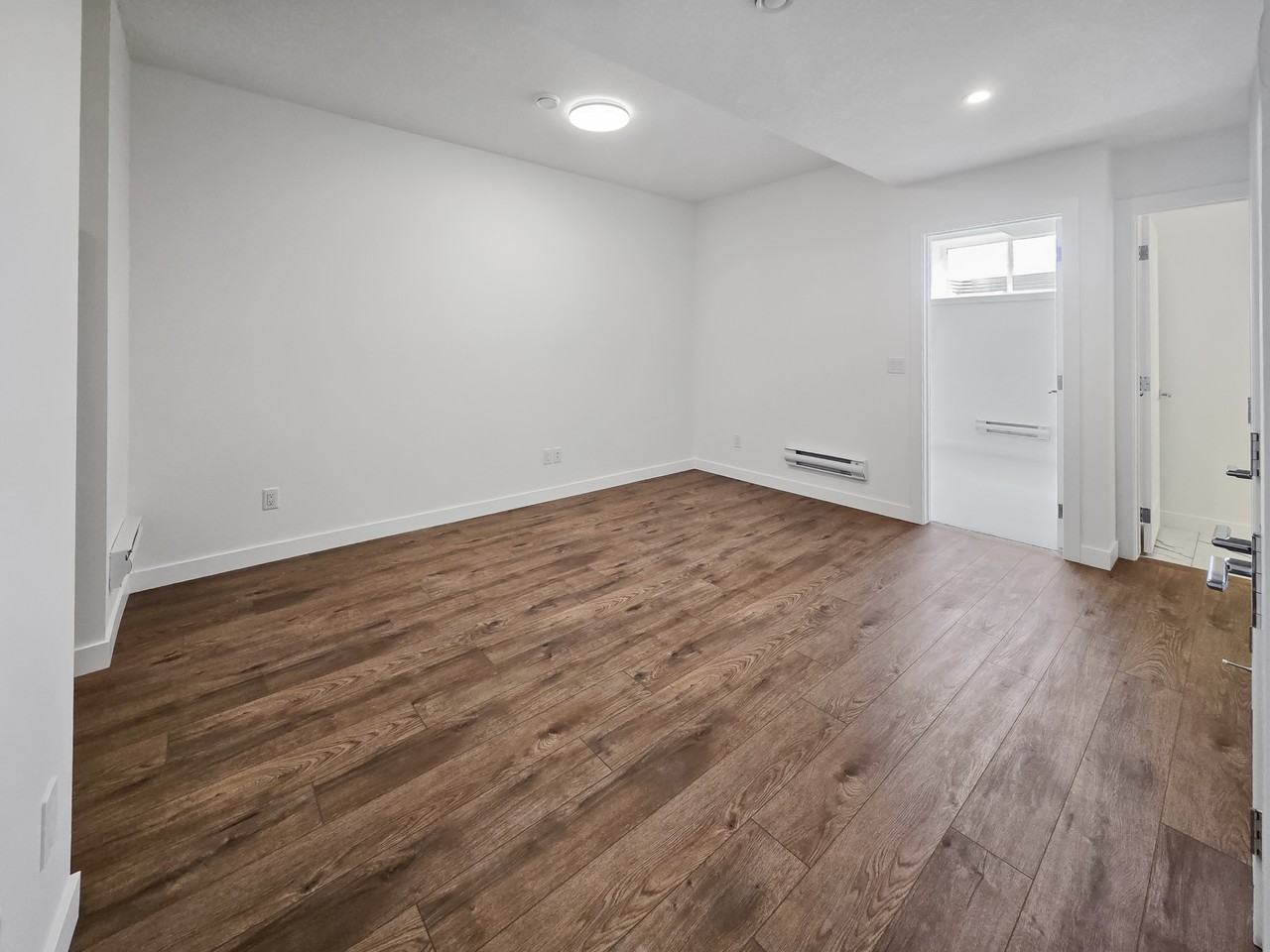 8749 Huxbury Dr Ne - Photo 3 of 17