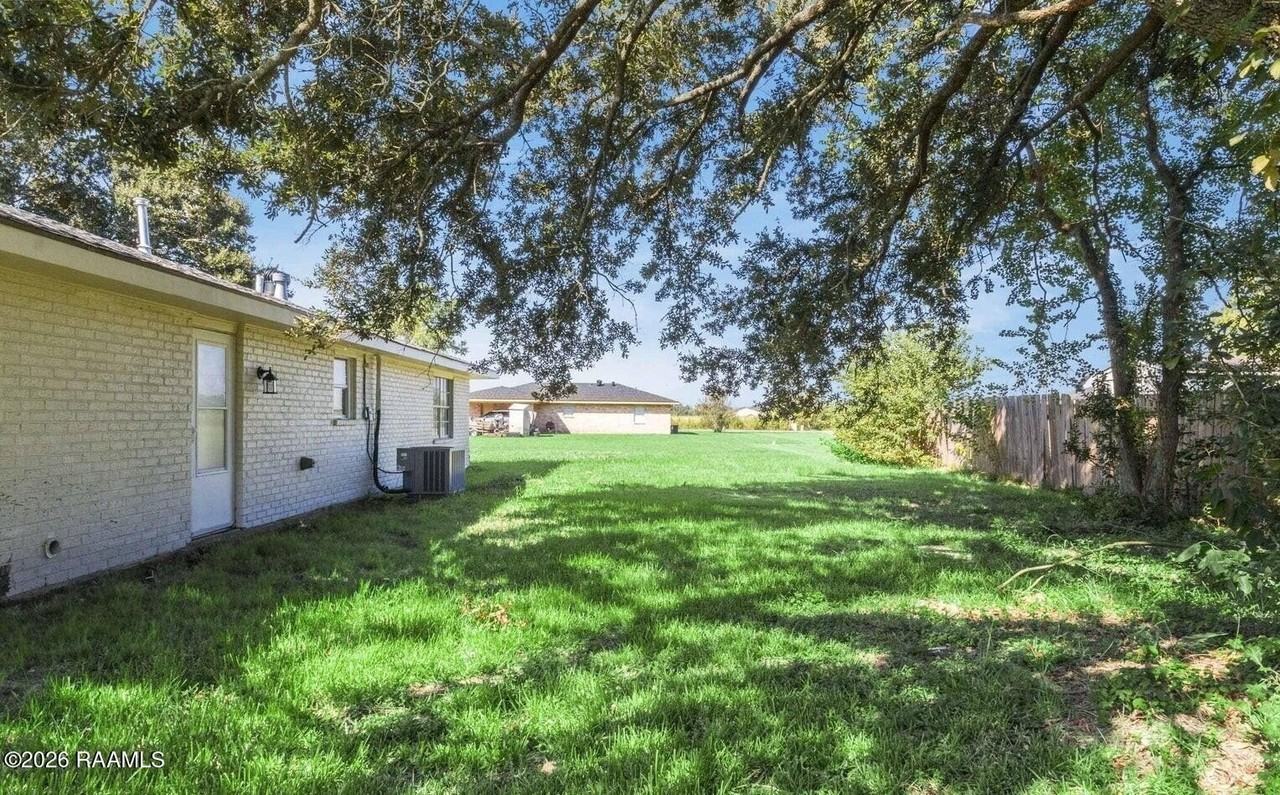 1842 Grace Pete St - Photo 2 of 16