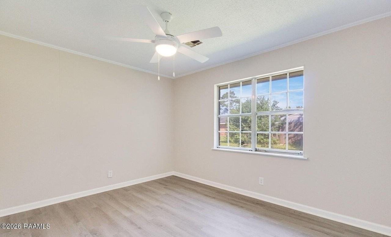 1842 Grace Pete St - Photo 4 of 16