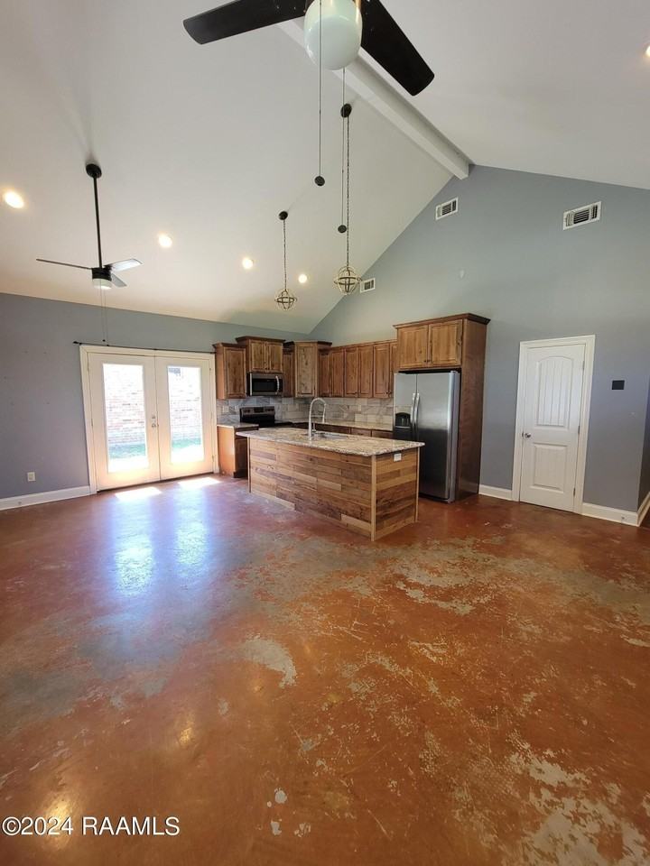 917 W Broussard Rd #A - Photo 3 of 12