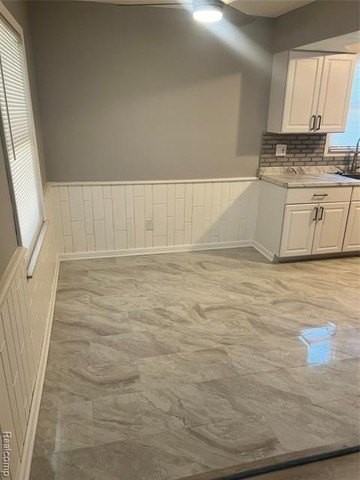 18558 Woodland St - Photo 2 of 17