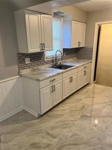 18558 Woodland St - Photo 3 of 17