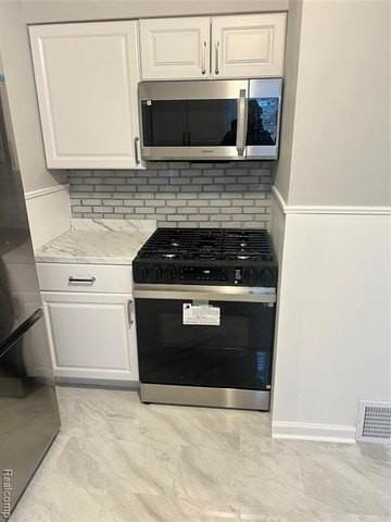 18558 Woodland St - Photo 5 of 17