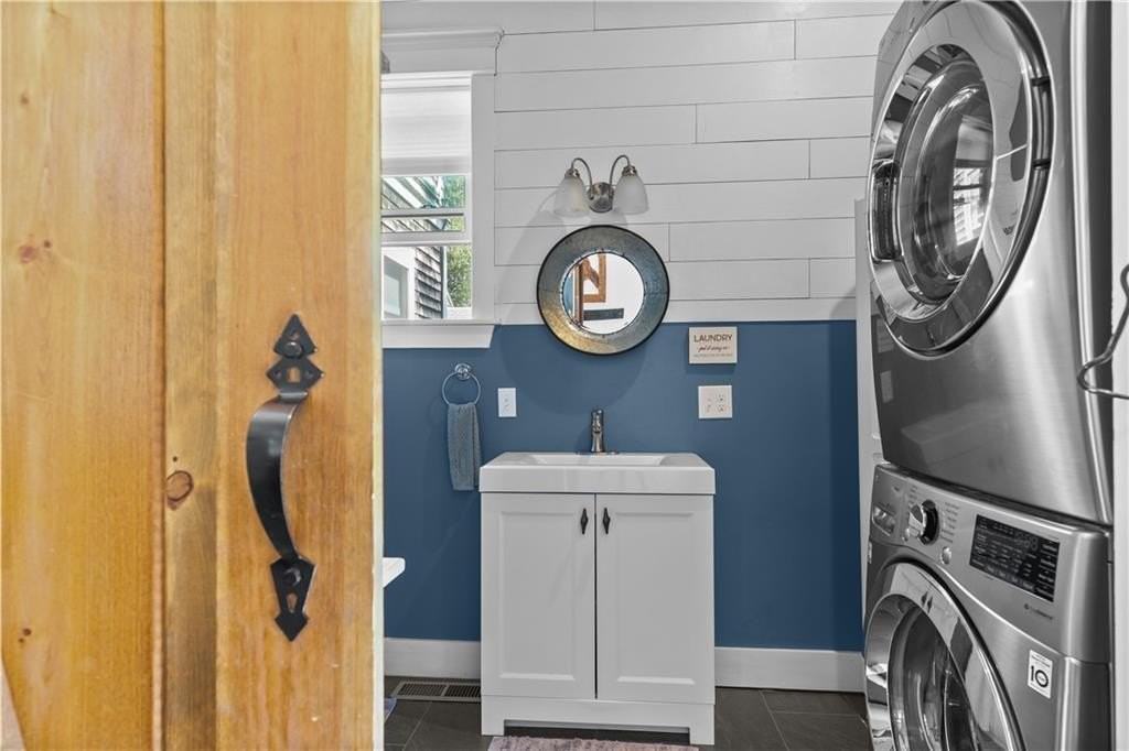 8 Johnson Ct - Photo 6 of 47