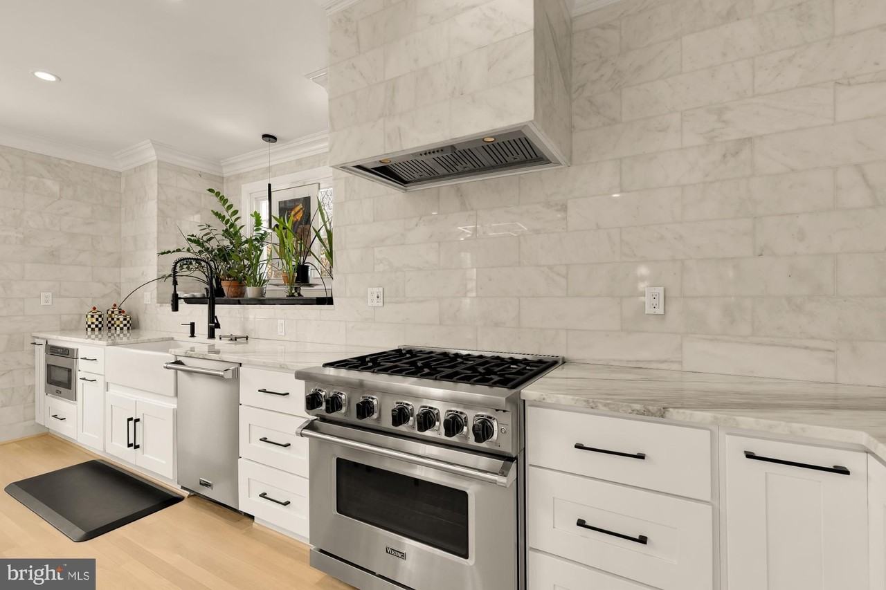 4105 17th St Nw - Photo 5 of 31