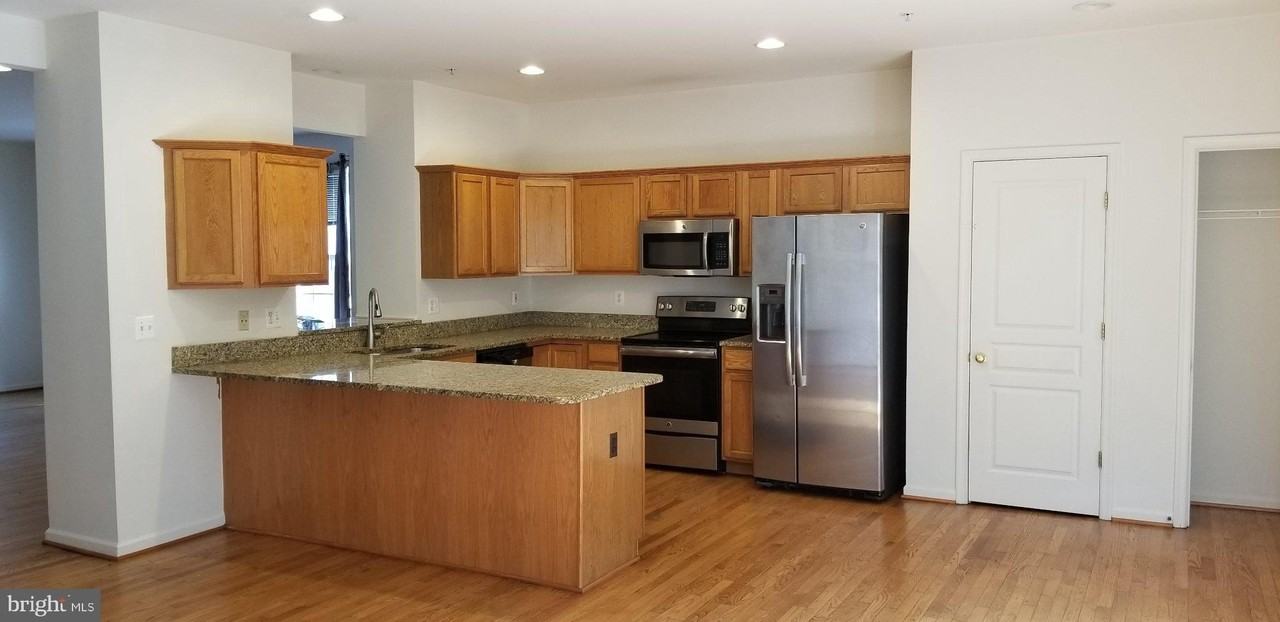 8784 Lincoln St - Photo 3 of 41