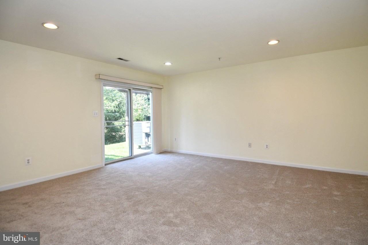 8784 Lincoln St - Photo 5 of 41