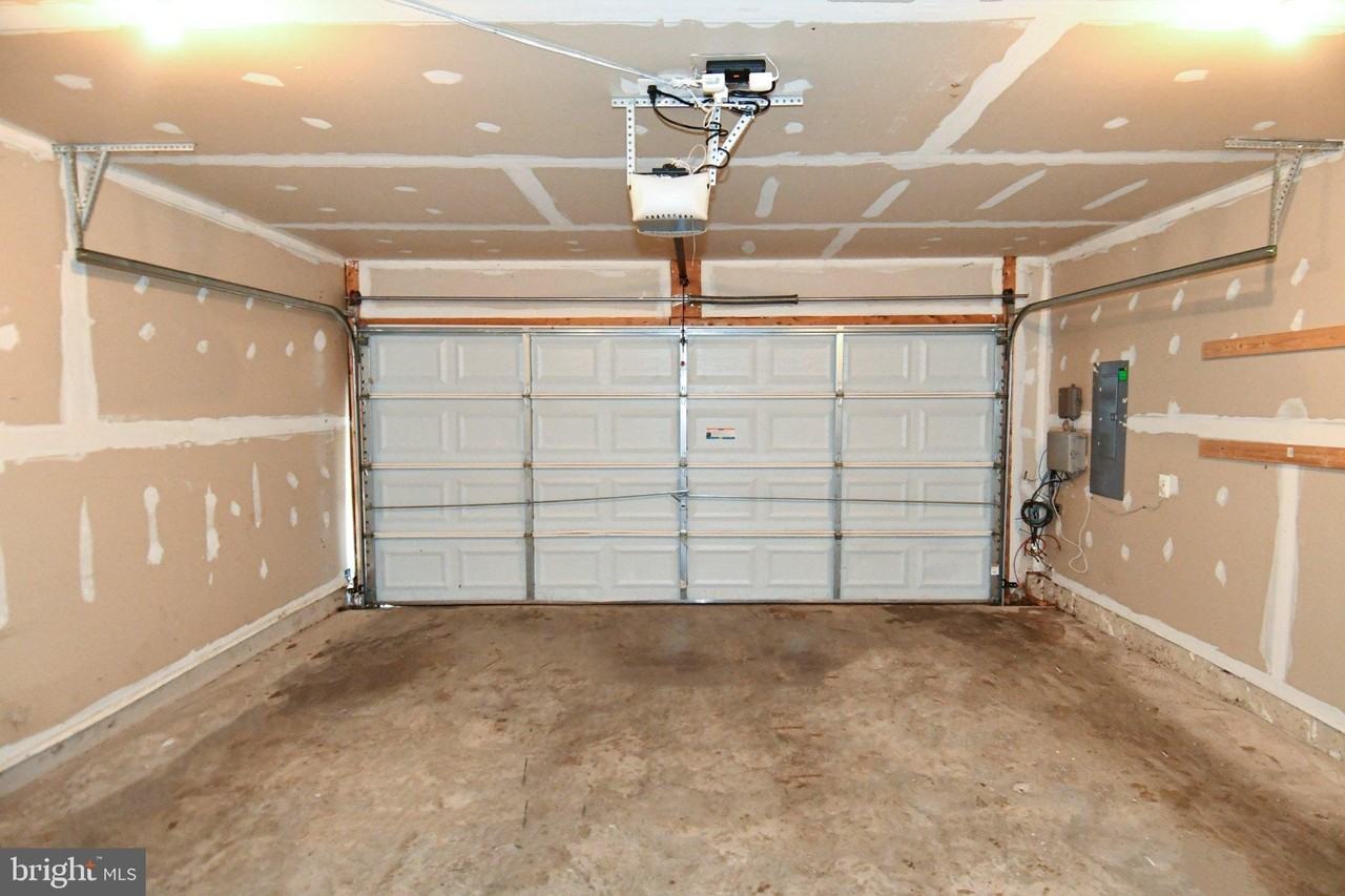 8784 Lincoln St - Photo 6 of 41