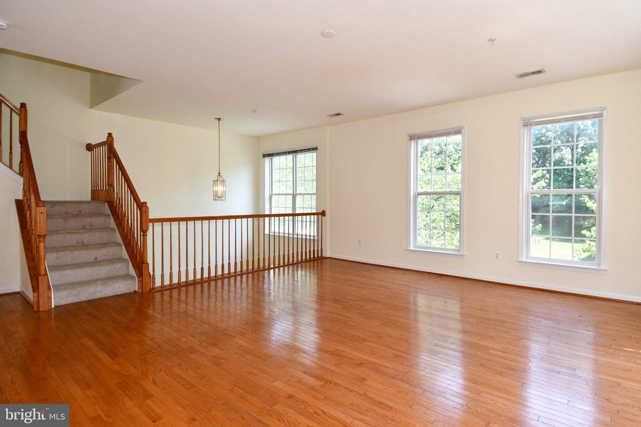 8784 Lincoln St - Photo 7 of 41