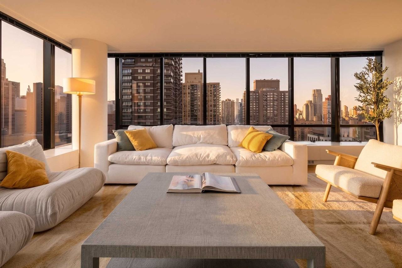 525 E 72nd St #1330818P - Photo 4 of 18