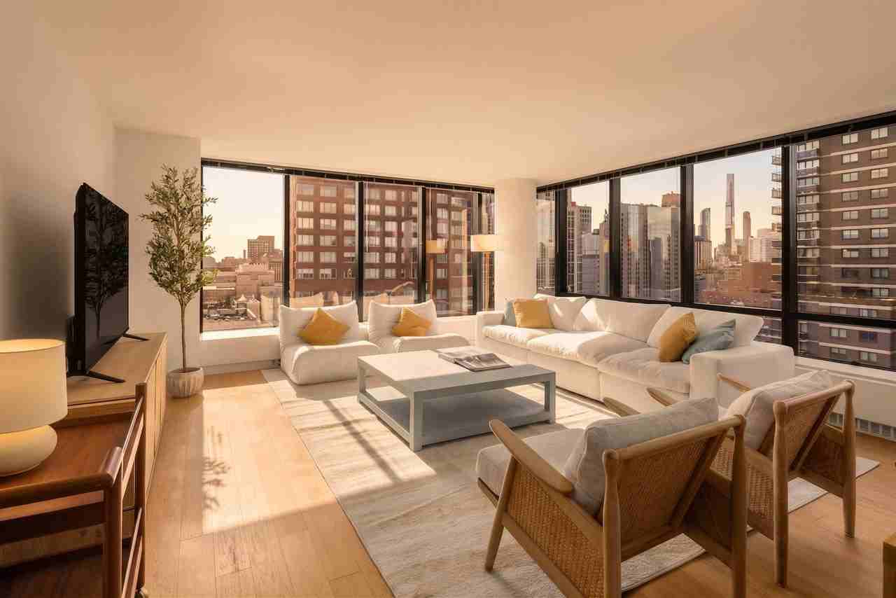 525 E 72nd St #1330818P - Photo 5 of 18