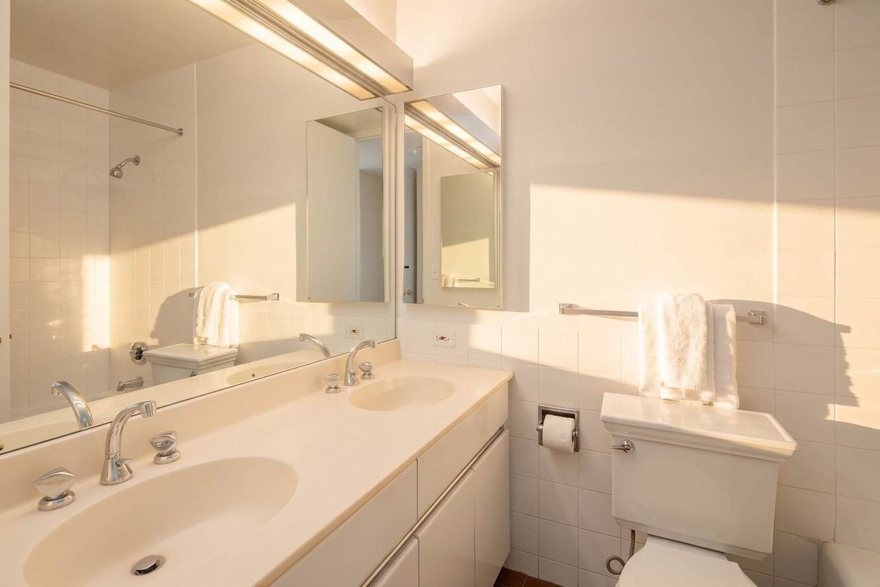 525 E 72nd St #1330818P - Photo 7 of 18