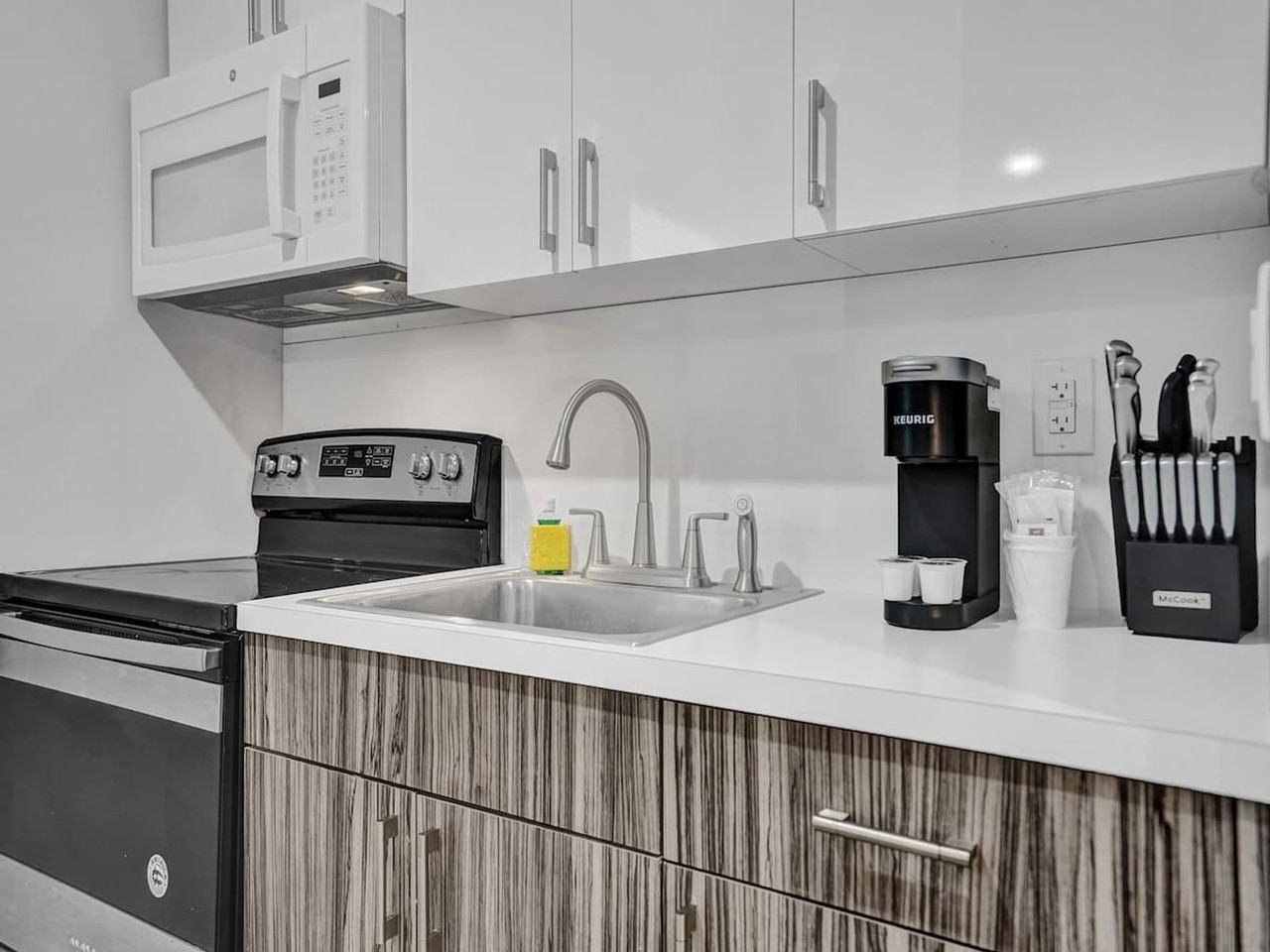 906 N Riverside Dr #1503945P - Photo 6 of 29