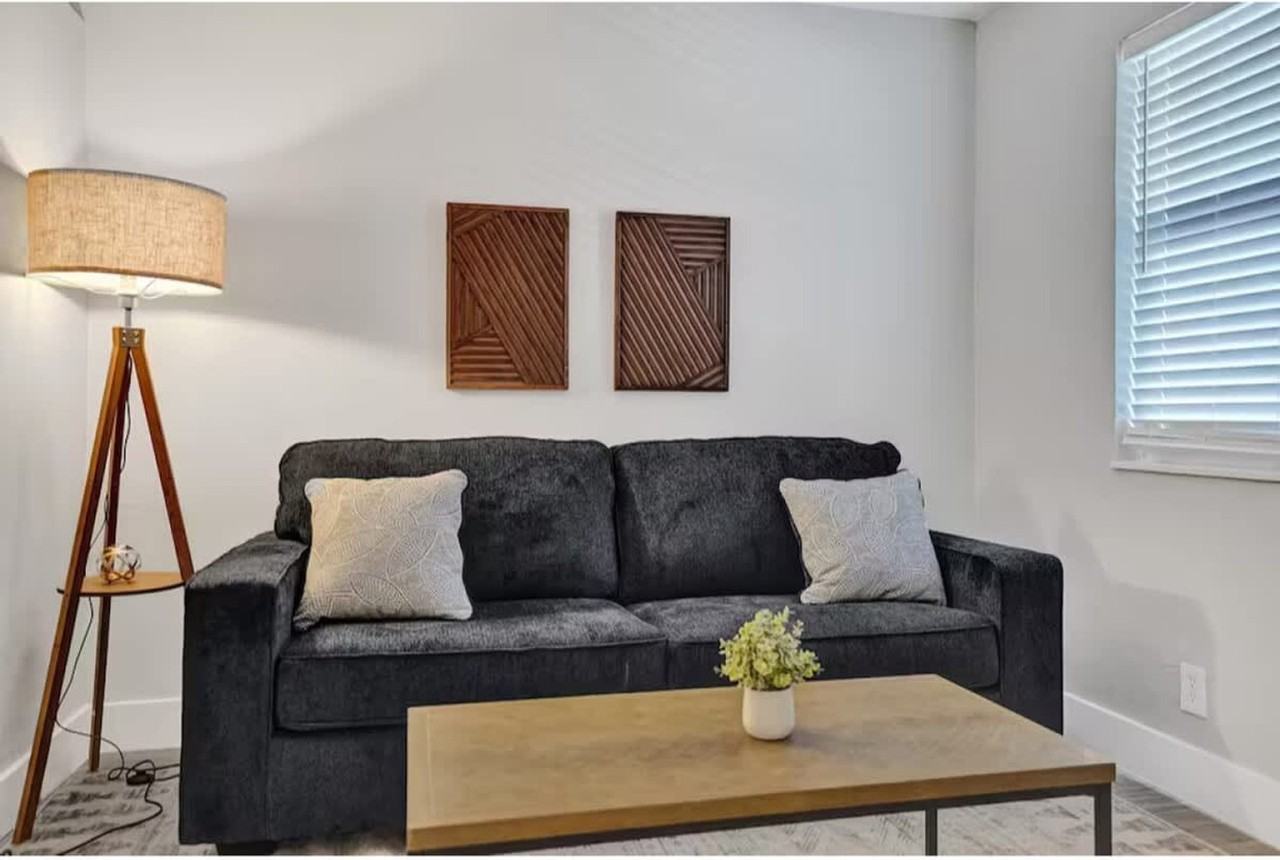 50 Se 12th St #1503957P - Photo 2 of 11