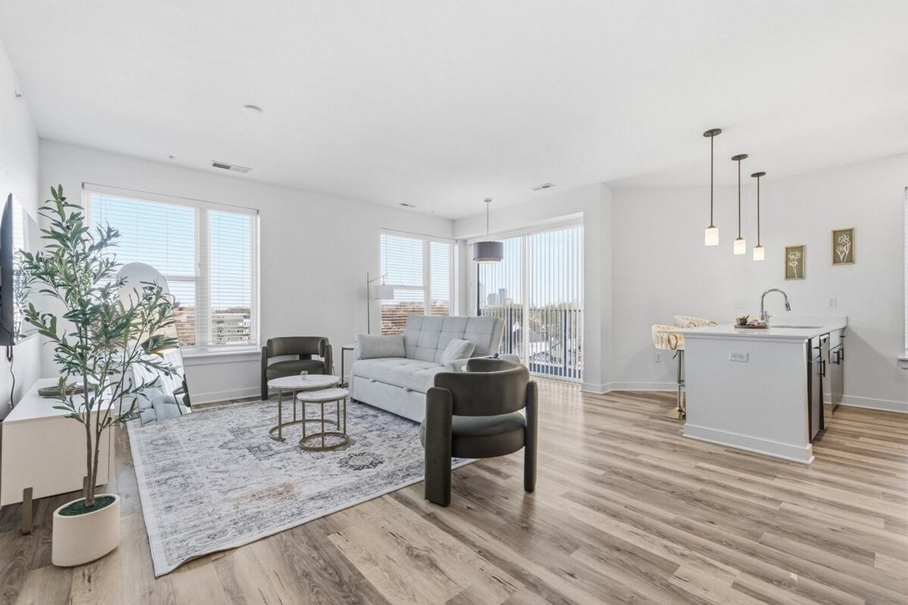 1121 Laurel St #1515752P - Photo 2 of 31