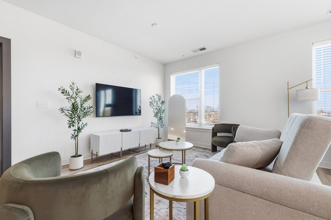 1121 Laurel St #1515752P - Photo 3 of 31