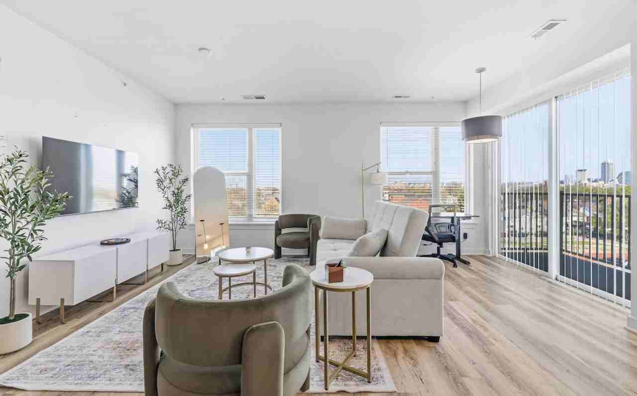 1121 Laurel St #1515752P - Photo 4 of 31