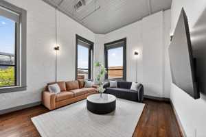 featured image of 21 E 15th St