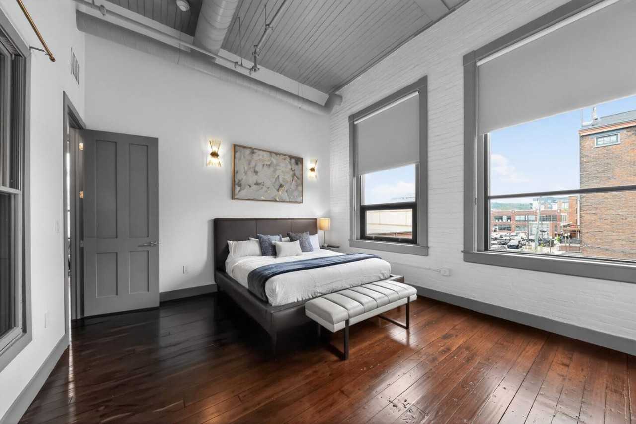 21 E 15th St #1521012P - Photo 4 of 30