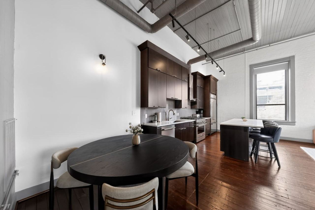 21 E 15th St #1521012P - Photo 7 of 30