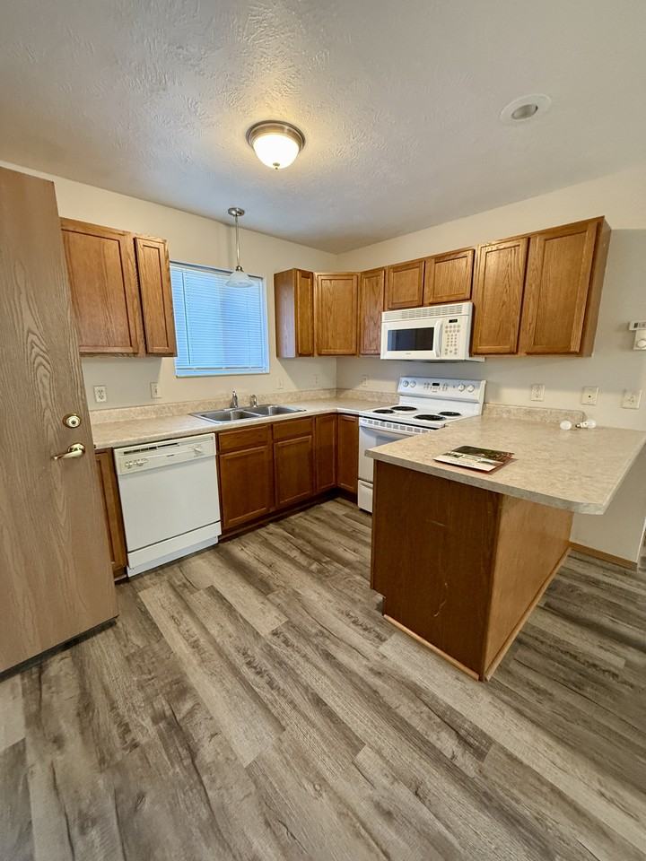 1034 Cornell St #213 - Photo 4 of 16