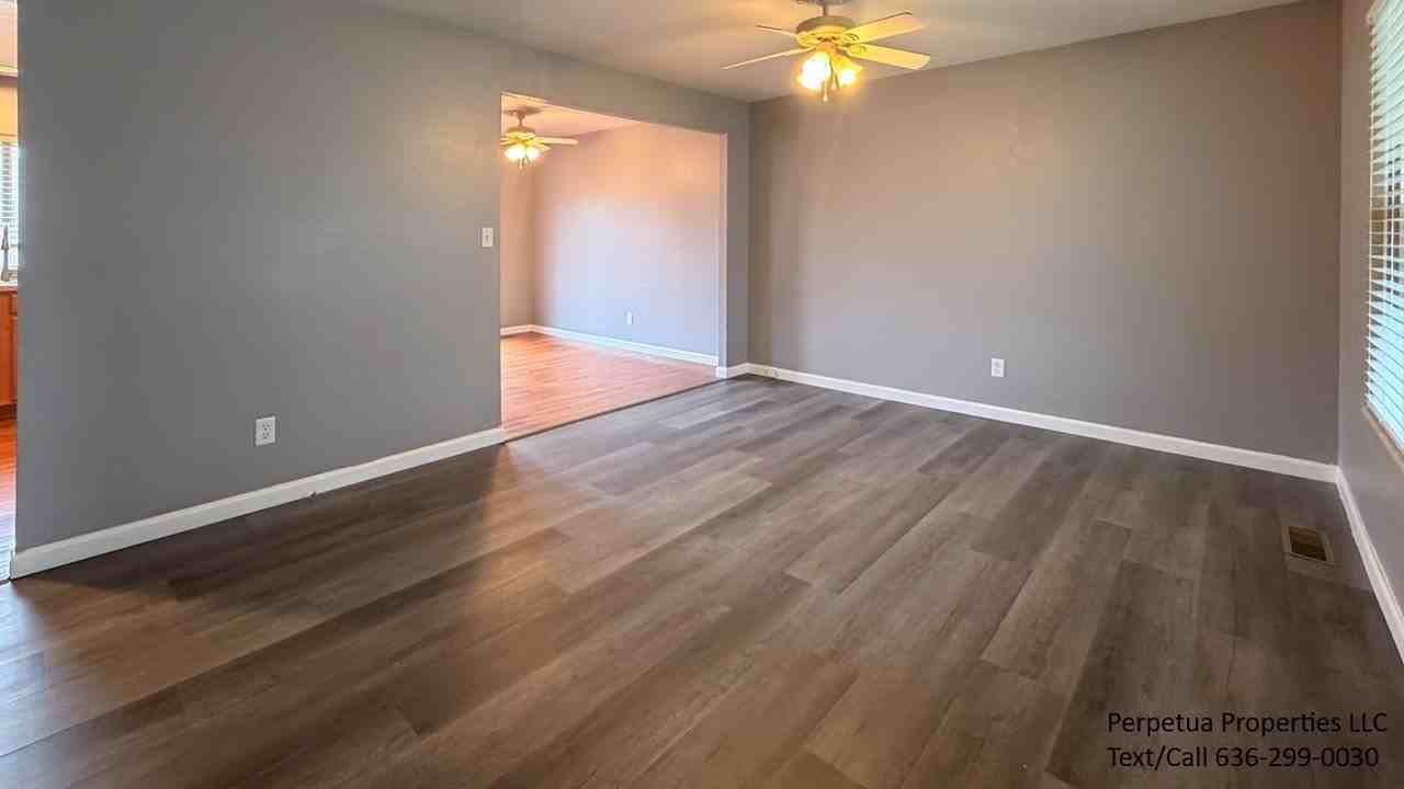 544 Goldwood Dr - Photo 4 of 11