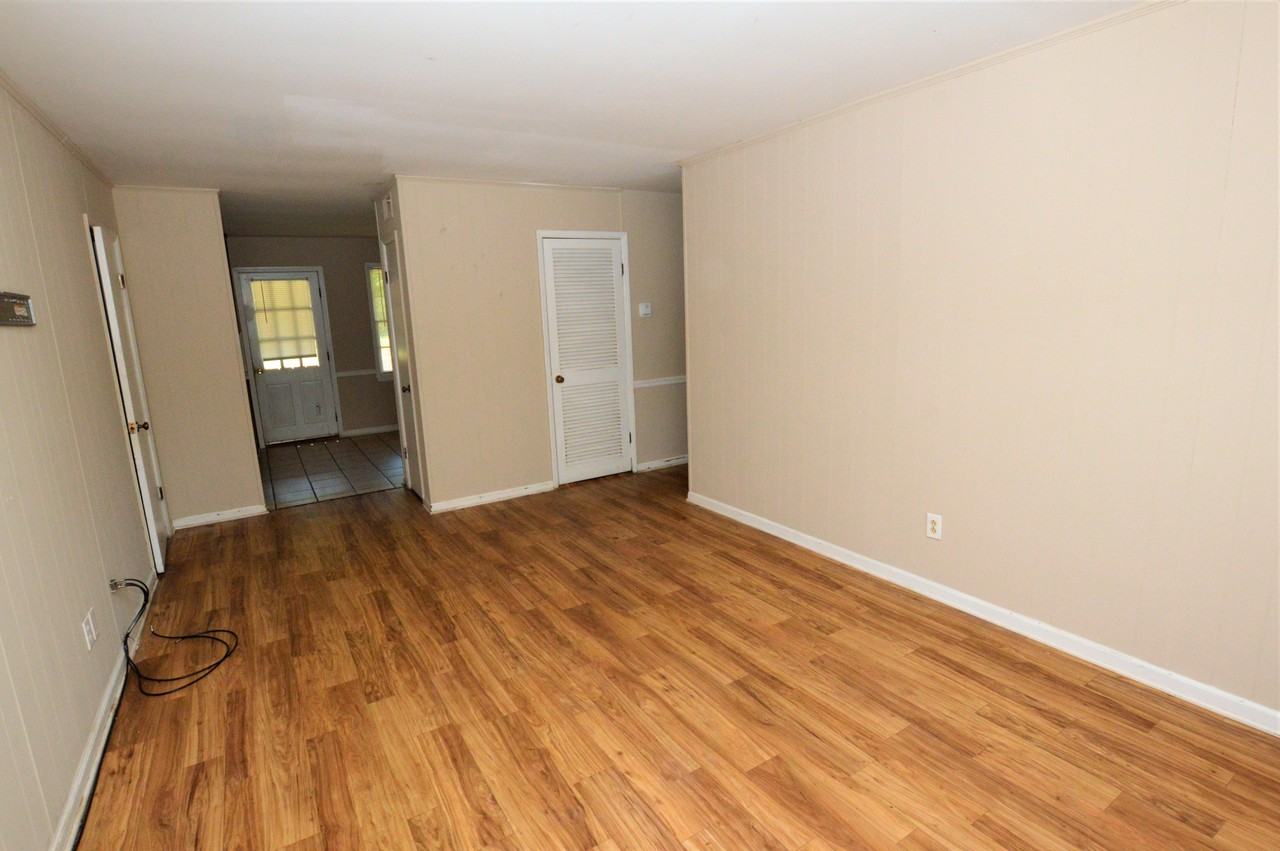 120 Cherokee St #G - Photo 2 of 9