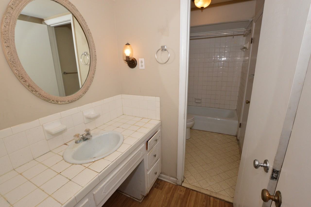 120 Cherokee St #G - Photo 5 of 9