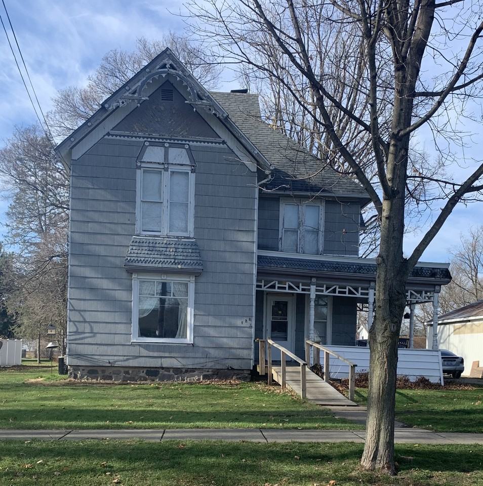 128 S Clark St #2 - Photo 2 of 8