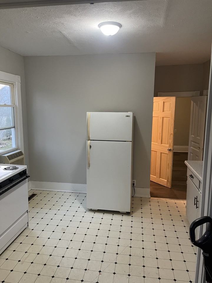 128 S Clark St #2 - Photo 6 of 8