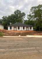 featured image of 224 Travis St #101