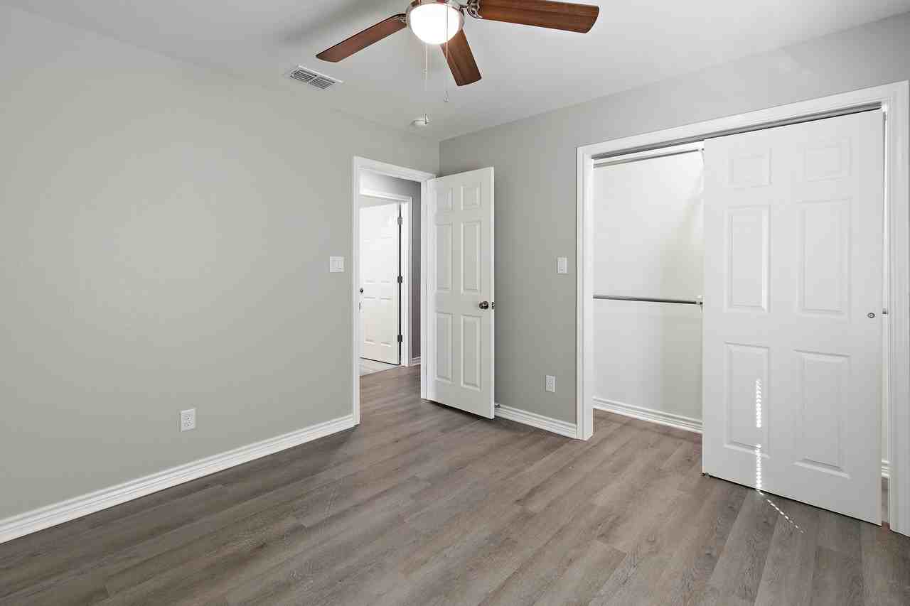 224 Travis St #101 - Photo 2 of 9