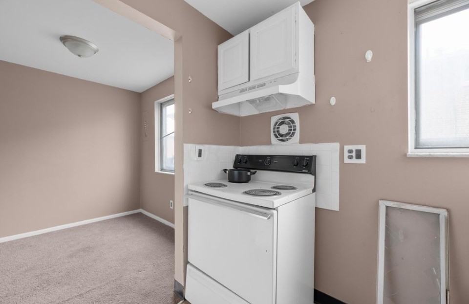 4688 Hilton Ave #B - Photo 7 of 11