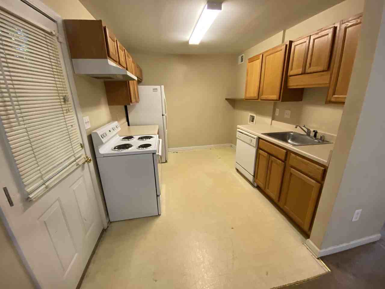 755 West St #D - Photo 2 of 7