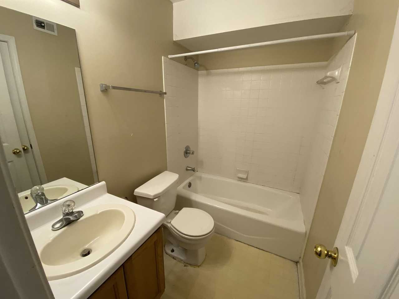 755 West St #D - Photo 3 of 7