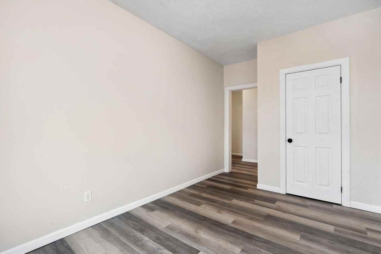 408 E 6th St #10 - Photo 3 of 13