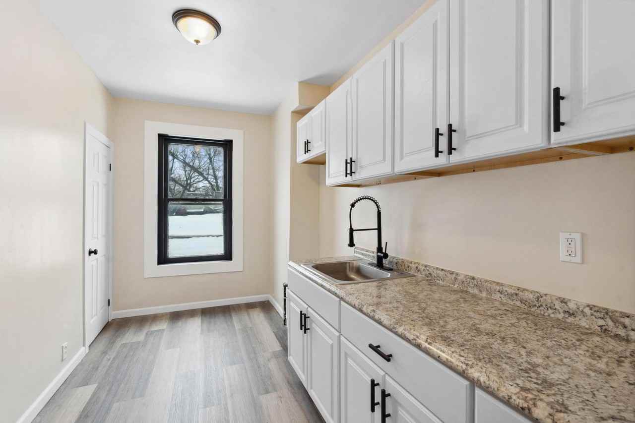 408 E 6th St #10 - Photo 7 of 13