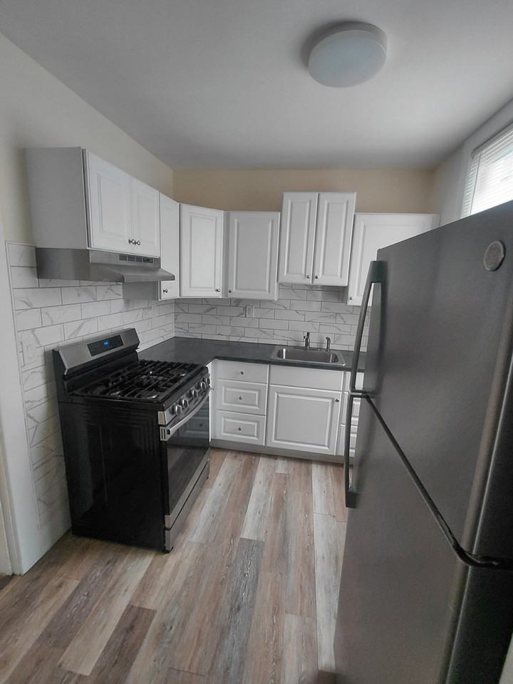 398 S Main St #7 - Photo 4 of 26