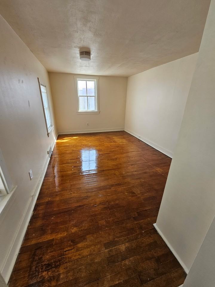 1804 11th St #2 - Photo 5 of 10