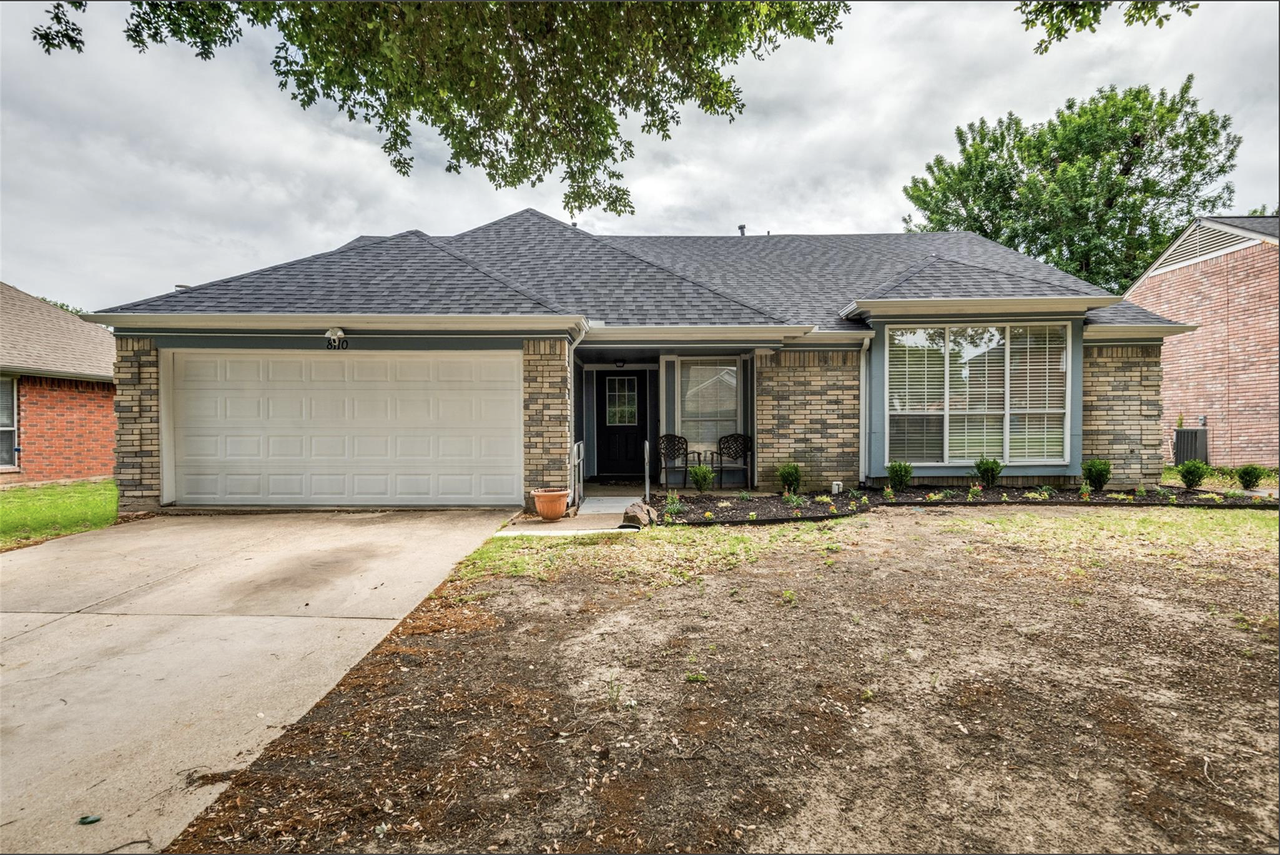 8110 Regatta Dr - Photo 2 of 14