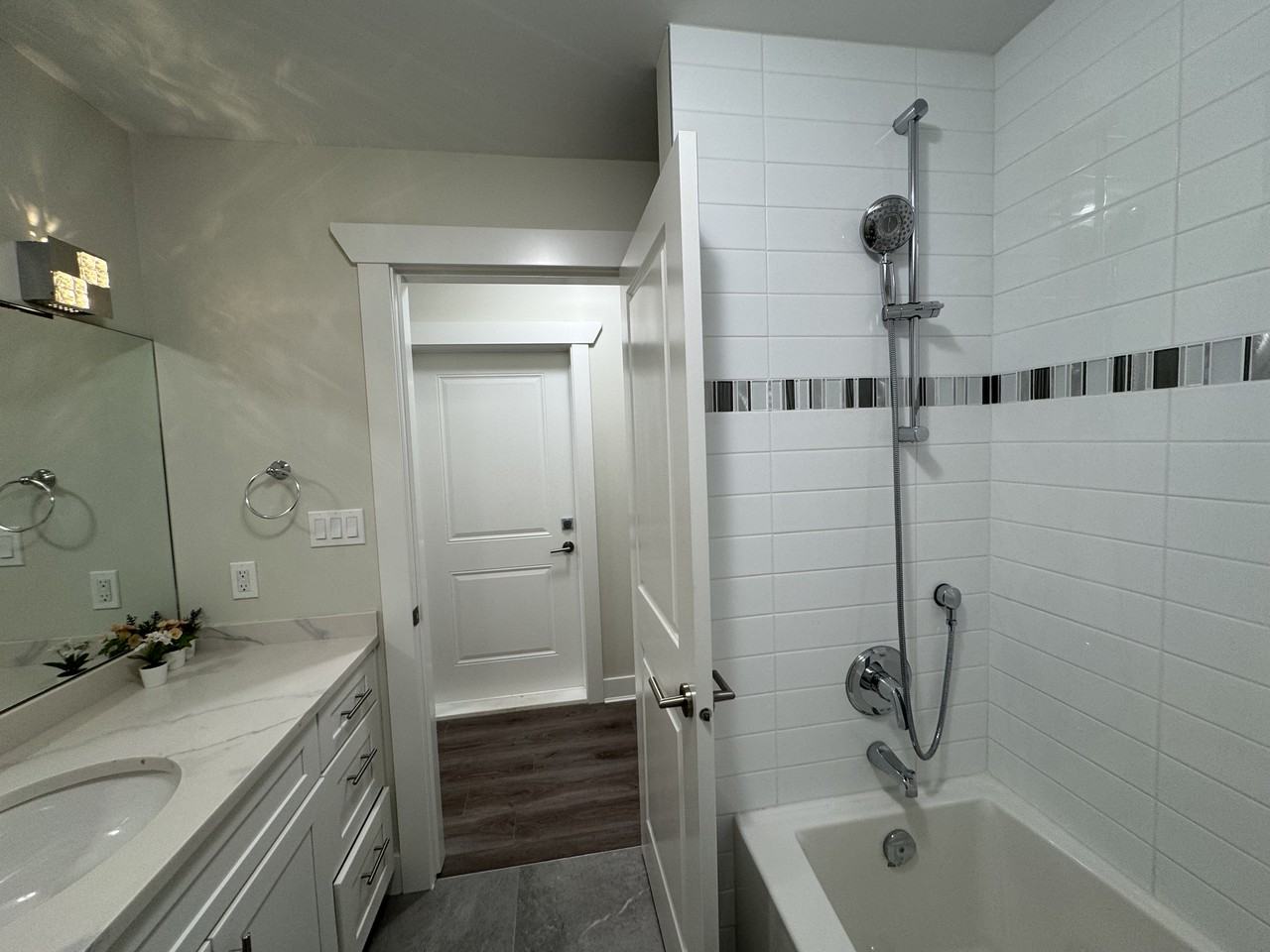 4771 Capilano Road - Photo 2 of 15