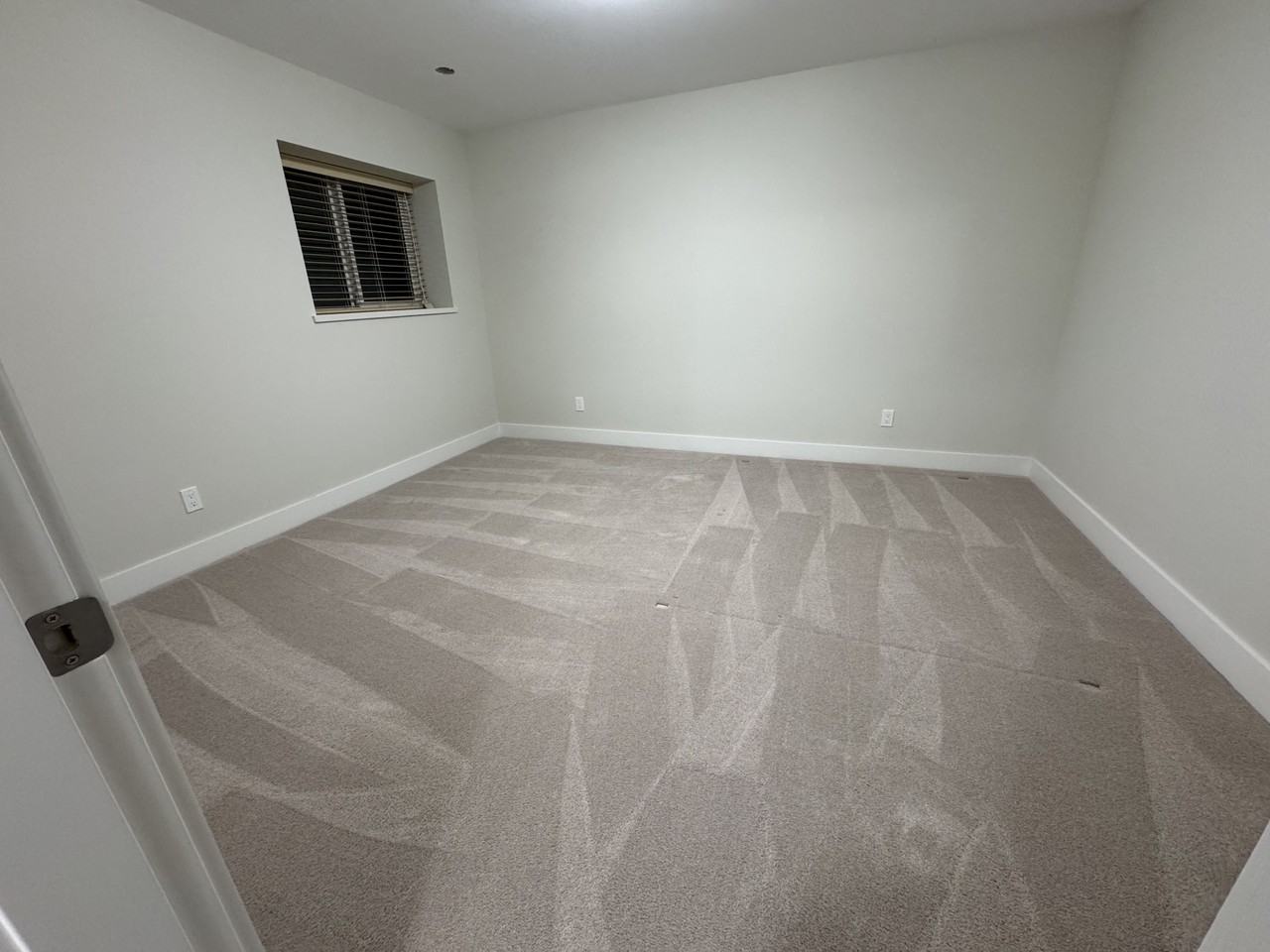 4771 Capilano Road - Photo 7 of 15