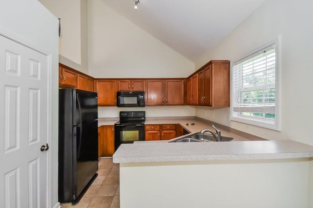 1440 Paddocks Ct - Photo 6 of 17