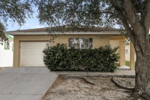 featured image of 2320 Douglas St