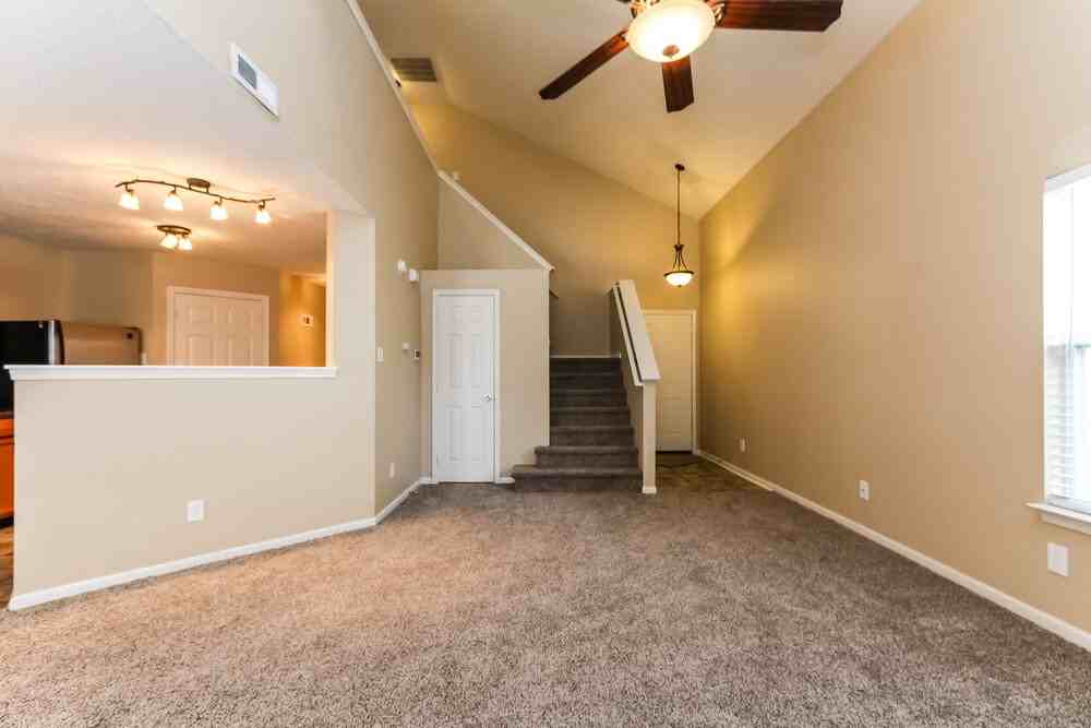 1178 Kenwood Dr - Photo 4 of 15