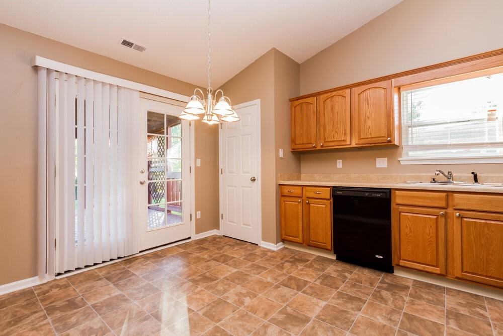 274 Glendale Ct - Photo 5 of 18