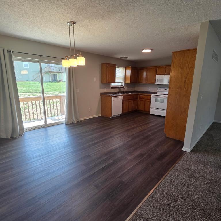 18713 Woodruff St - Photo 5 of 17