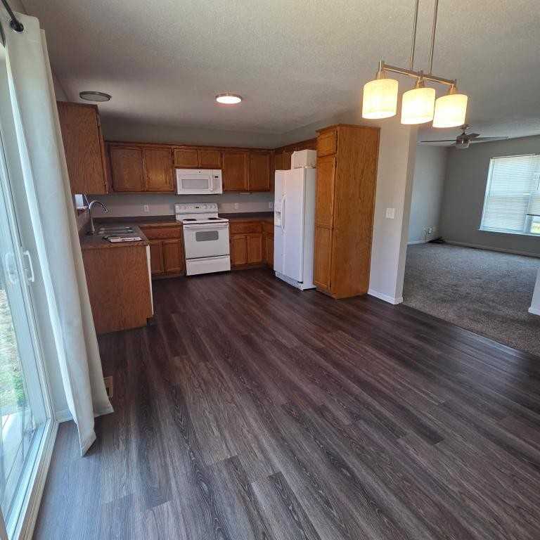 18713 Woodruff St - Photo 6 of 17