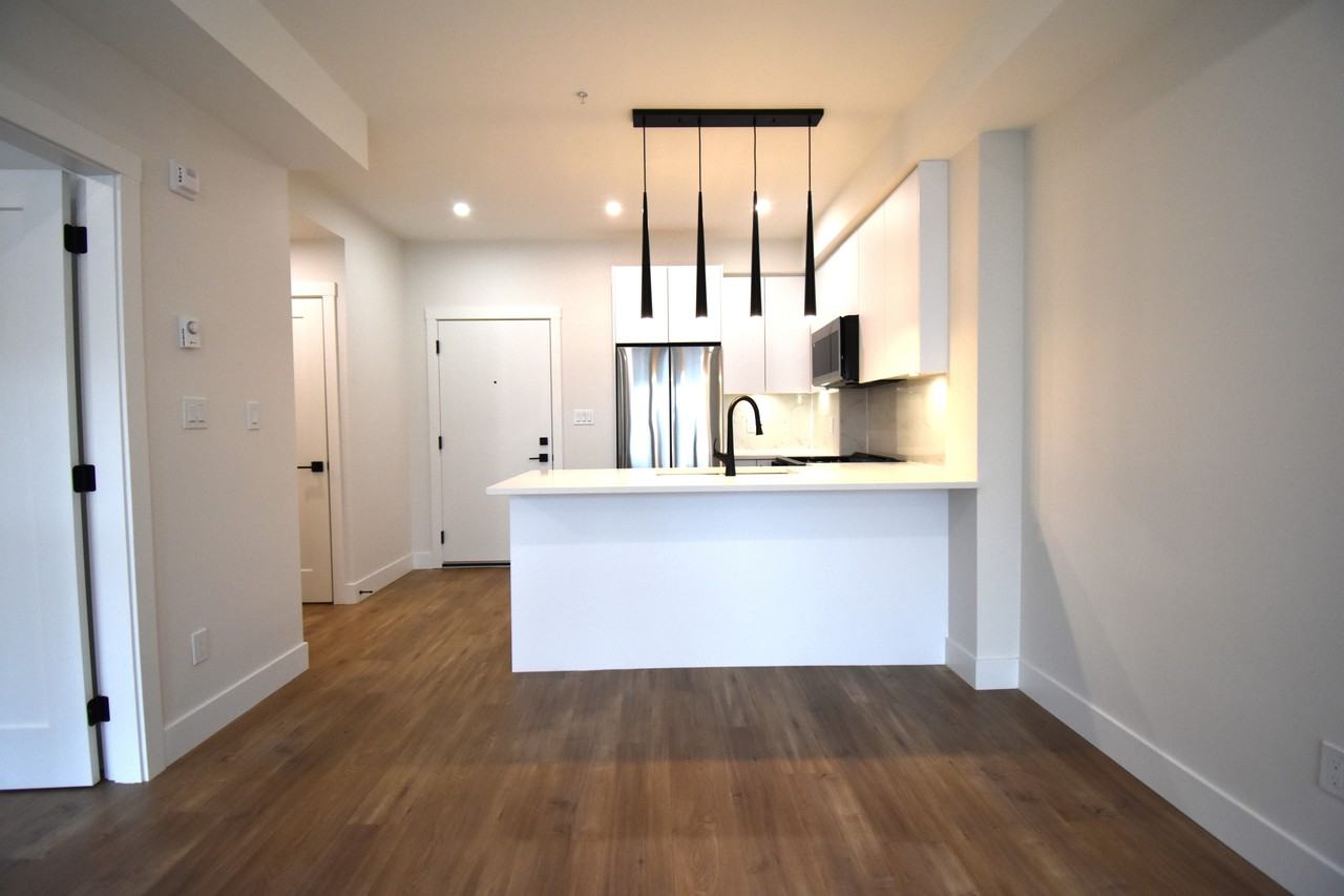 185 175a St #212 - Photo 4 of 16